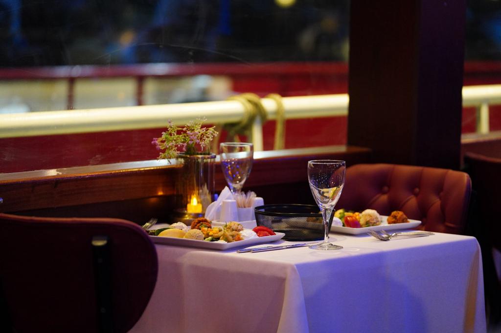 BOSPHORUS DINNER CRUISE & TURKISH NIGHT SHOW (SHARING STANDARD TABLE NON ALCOHOL)