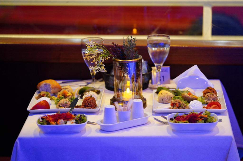 BOSPHORUS DINNER CRUISE & TURKISH NIGHT SHOW (VIP TABLE NON ALCOHOL)